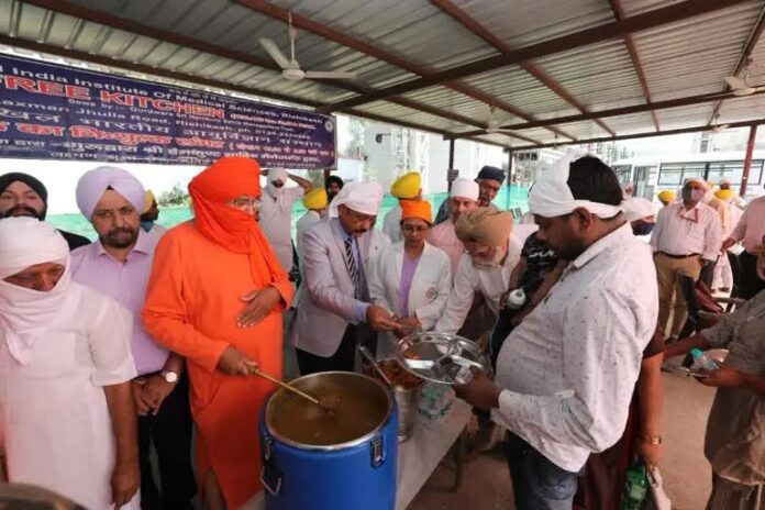 एम्स के मरीजों के लिए फिर शुरू हुई लंगर सेवा, गुरुद्वारा श्री हेमकुंड साहिब ट्रस्ट कराएगा भोजन