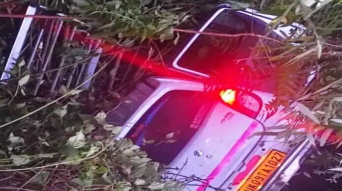 टिहरी में खाई में गिरी कार, चार लोग घायल…