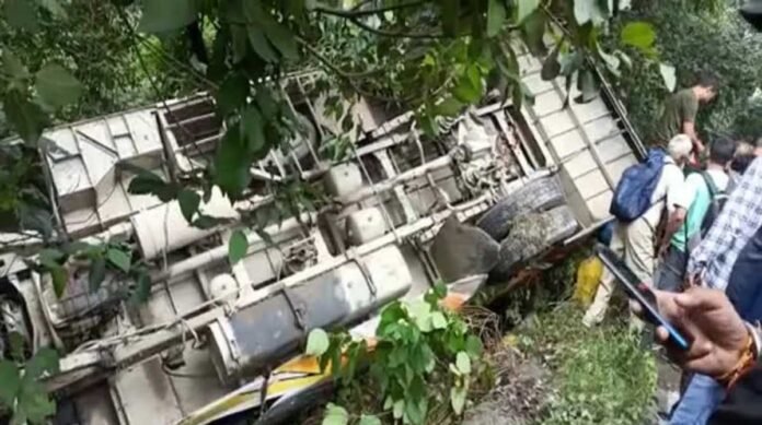 उत्तराखंड में बड़ा हादसा, यात्रियों से भरी बस दुर्घटनाग्रस्त, कई