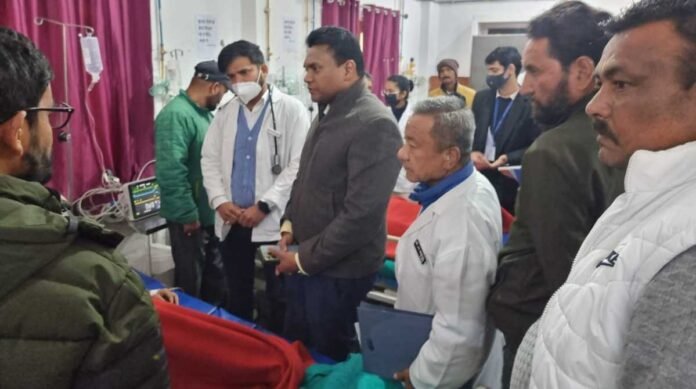 पिथौरागढ़ दौरे पर पहुंचे स्वास्थ्य सचिव, बेस अस्पताल का निरीक्षण