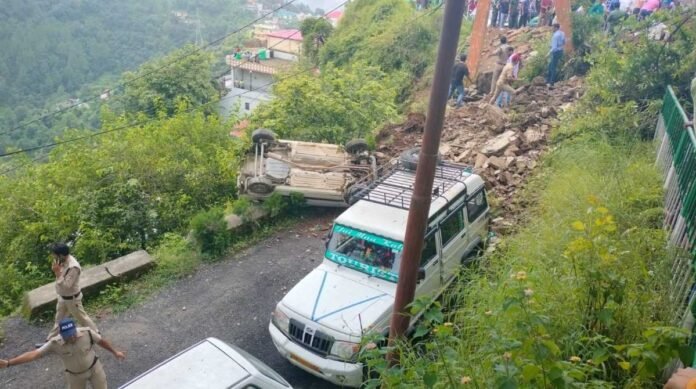 चंबा में बड़ा भूस्खलन, मलबे में दबे कई गाड़ियां और