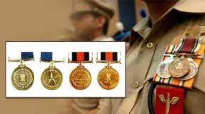 उत्तराखंडः स्वतंत्रता दिवस पर पुलिस अधिकारी व कर्मी विभिन्न पदको