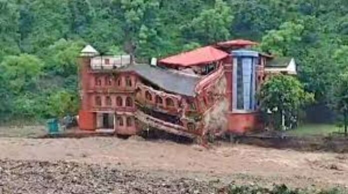 उत्तराखंड में भारी बारिश से उफान पर नदियां, देखते ही