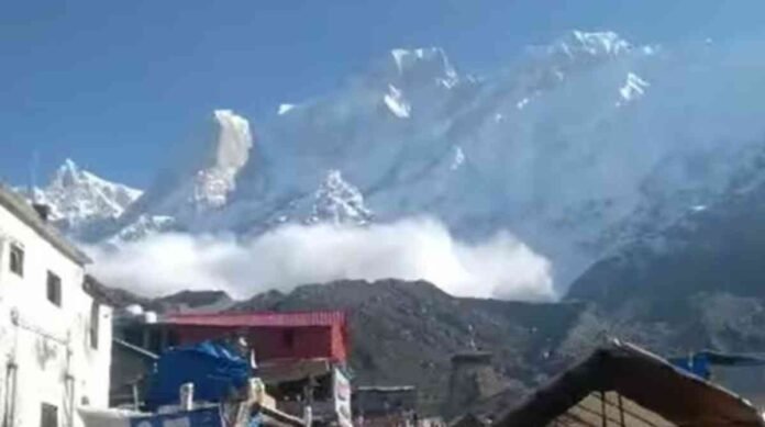 Kedarnath Avalanche: केदारनाथ धाम के सुमेरू पर्वत से आया एवलांच…