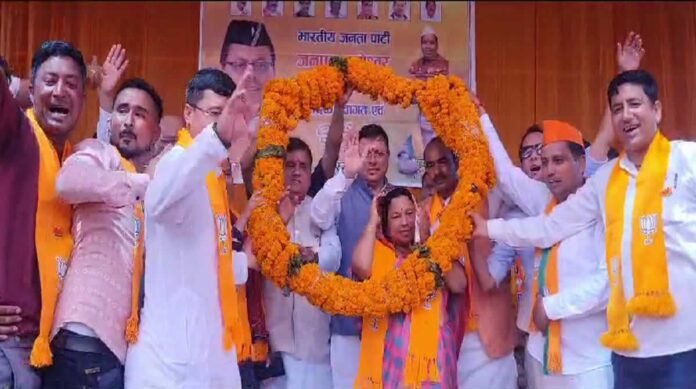 सीएम धामी ने किया गरुड़ में रोड शो, भाजपा प्रत्याशी