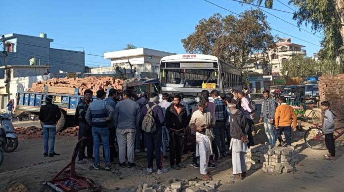 टिहरी और हरिद्वार में दो वाहनों की जबरदस्त टक्कर, कई