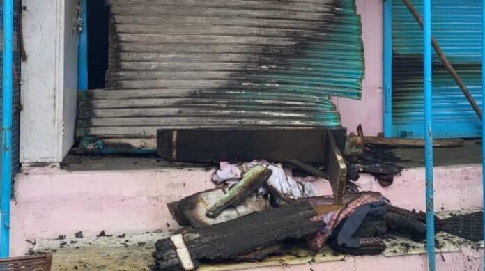 टिहरीः शॉर्ट सर्किट से दुकान में लगी आग, लाखों का