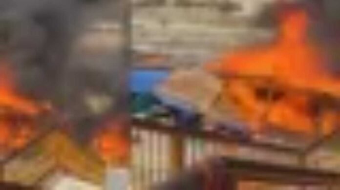 विश्व प्रसिद्ध गर्जिया देवी मंदिर परिसर मे भीषण अग्निकांड, कई