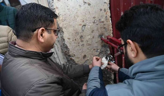 देहरादून: जिला प्रशासन की बड़ी कार्यवाही, नियम विरूद्ध संचालित गैस