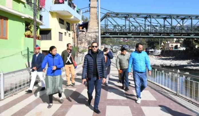 जिलाधिकारी आशीष भटगांई ने उत्तरायणी मेले की तैयारियों का स्थलीय