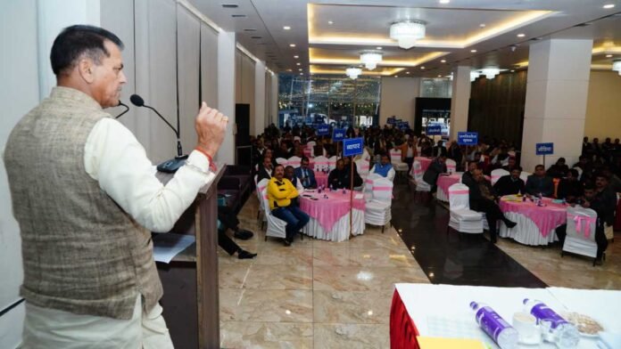 देहरादून के एक स्थानीय होटल में हितधारकों के साथ बजट